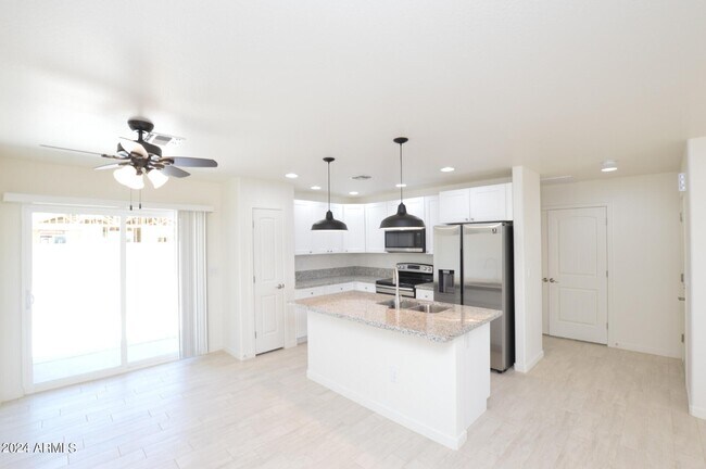 Building Photo - 14925 S Patagonia Rd