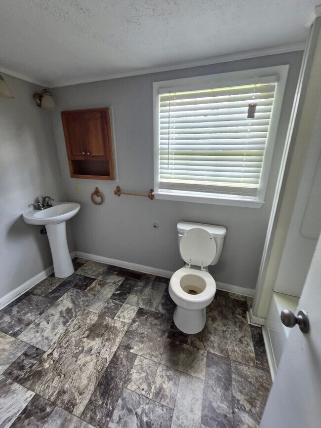 Foto del edificio - 3 Bed/2 Bath Home