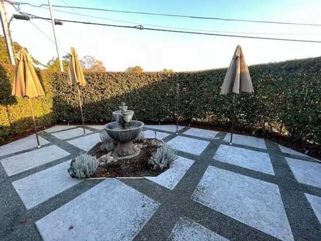 Foto del edificio - 4051 Mattos Dr
