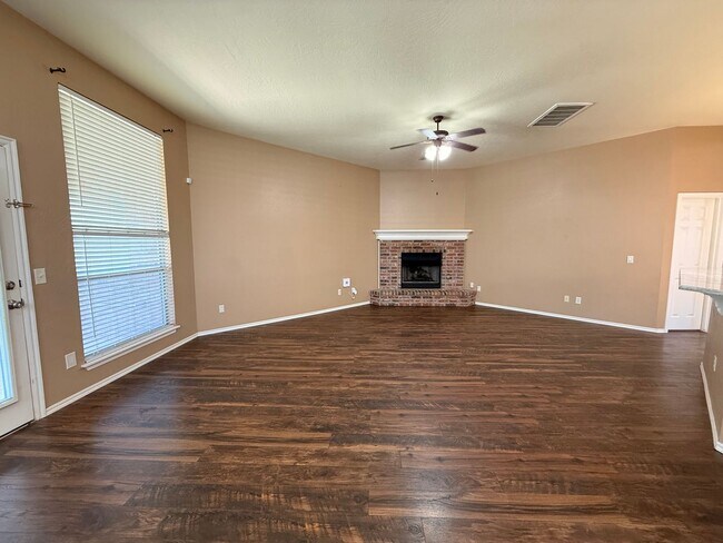 Building Photo - Beautiful 4 Bed 2 Bath in Moore Schools