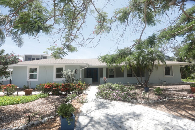 Foto del edificio - 8560 Heron Lagoon Cir