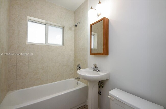 Foto del edificio - 1498 NE 178th St