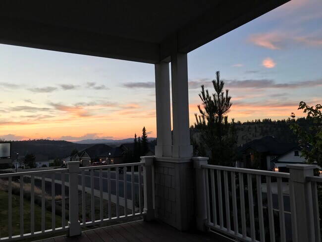 Sunset - 5124 S Lincoln Way