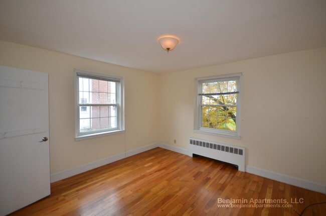 Building Photo - 480 Belmont St