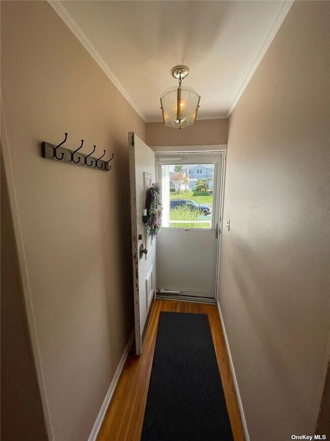 Building Photo - 78 Willets Dr