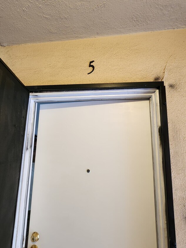 Foto principal - 1414 S Orange Grove Ave