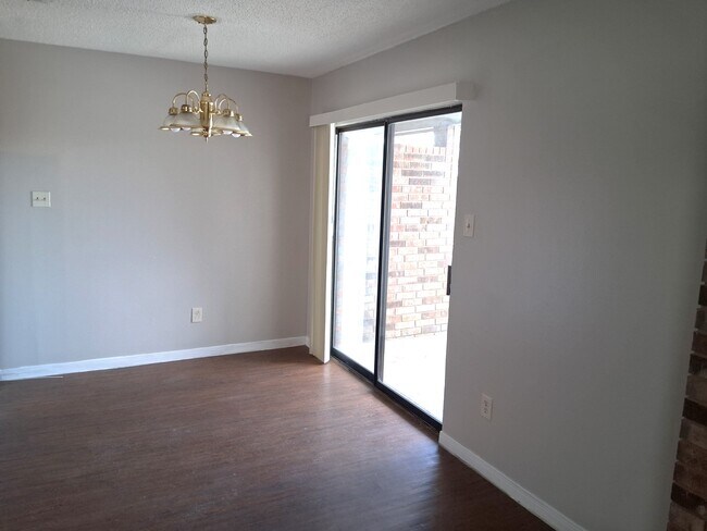 Building Photo - 3703 Hereford Ln