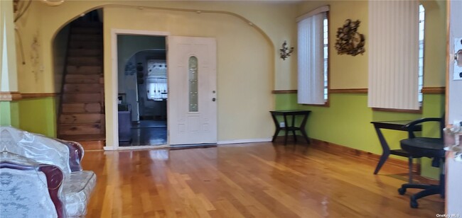 Foto del edificio - 90-63 186th St