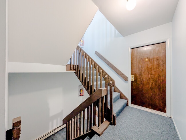Building Photo - 801 S Dwyer Ave