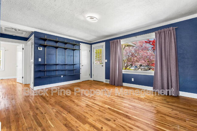 Foto del edificio - 221 W Elm St