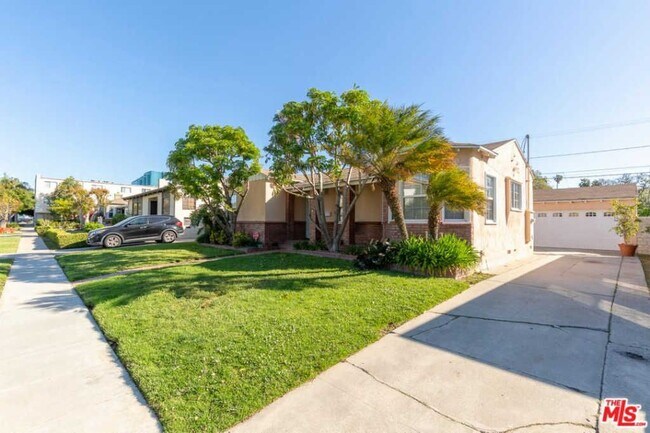 Foto del edificio - 2452 Colby Ave