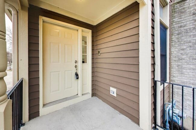 Building Photo - 325 N Water St