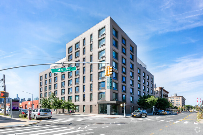 Foto del edificio - 44-72 11th St