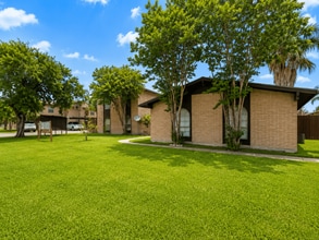 Building Photo - 1612 Sam Houston Dr