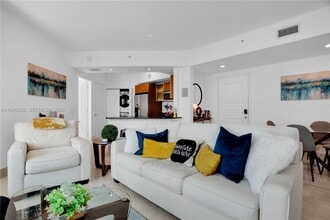 Building Photo - 480 NE 30th St