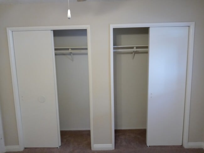 Building Photo - Walnut Villas Apartment