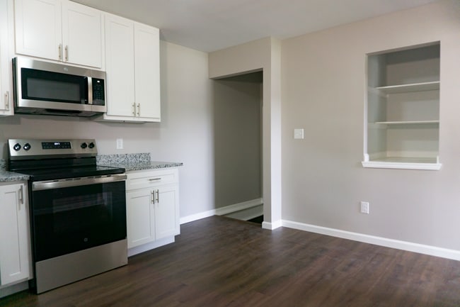 Building Photo - 3270 Bayshore Pky
