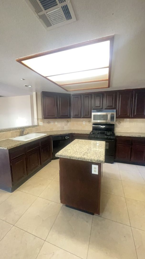 Building Photo - Stunning Moreno Valley Home!