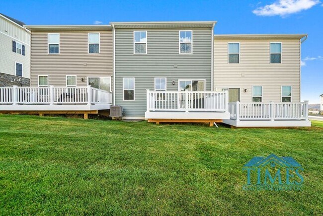 Building Photo - 263 Chase Dr