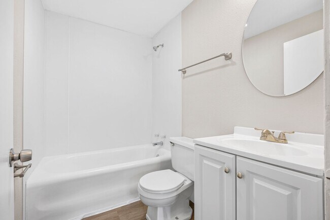 Building Photo - ? Move-In Ready Home with Modern Updates