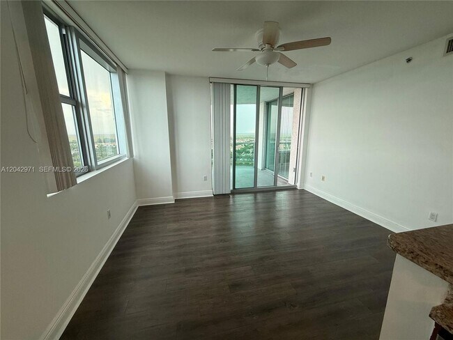 Foto del edificio - 2681 N Flamingo Rd