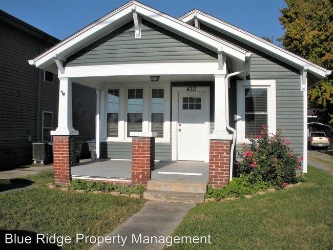 Building Photo - 410 Roller St