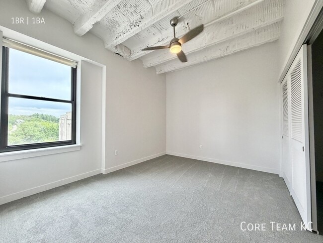 Foto del edificio - 217 W Pershing Rd
