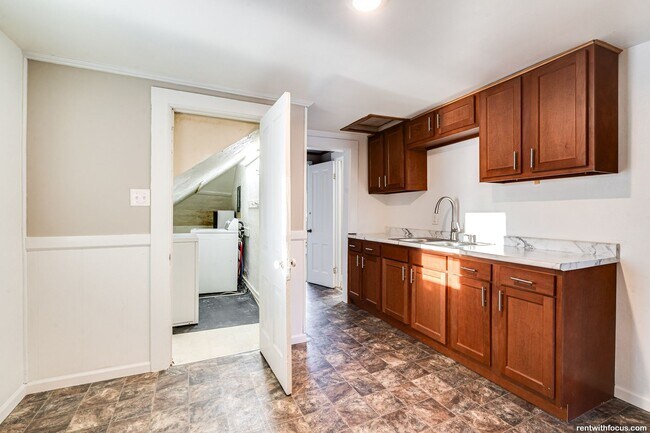 Foto del edificio - 1350 Manitowoc Rd