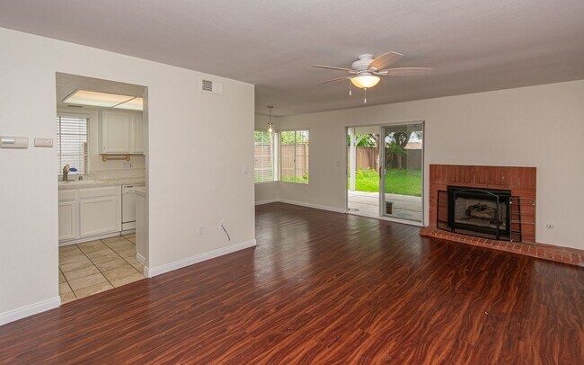 Building Photo - Freshly Painted 2BR/2.5BA Condo with Peak a Boo Ocean View!!