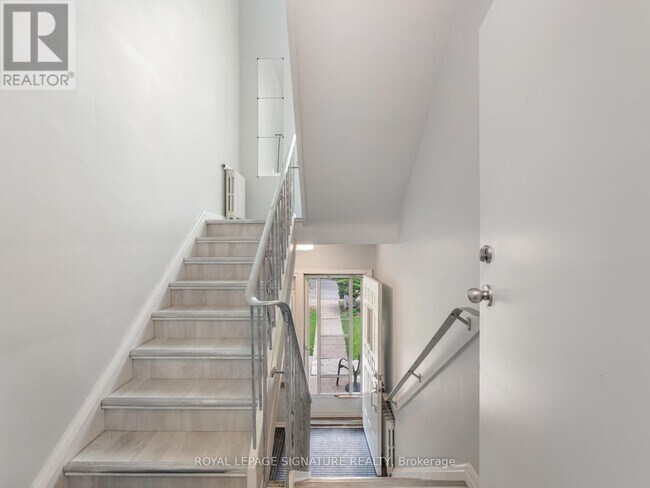 Photo du bâtiment - 6 A Rowley Ave