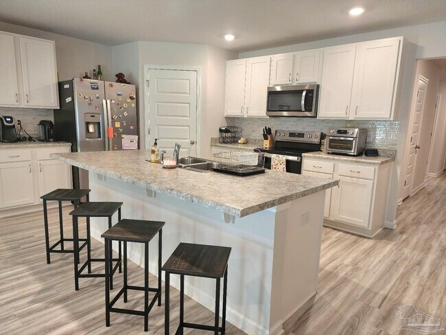 Building Photo - 5379 Peach Dr