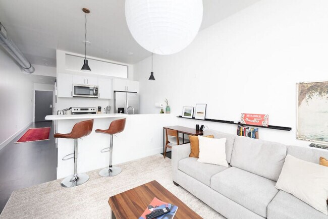 Building Photo - 550 W Juneau Ave