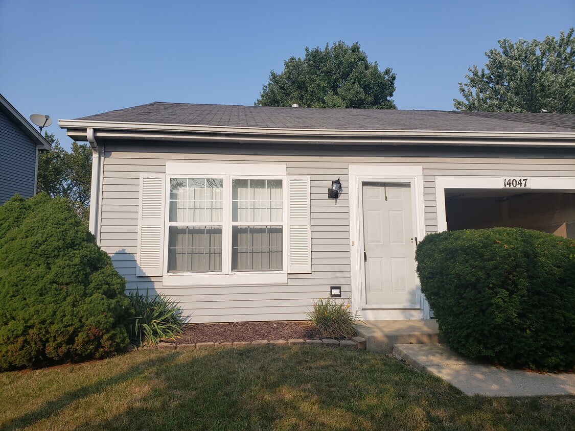 14047 S Oakdale Cir, Plainfield, IL 60544 Condo for Rent in Plainfield, IL