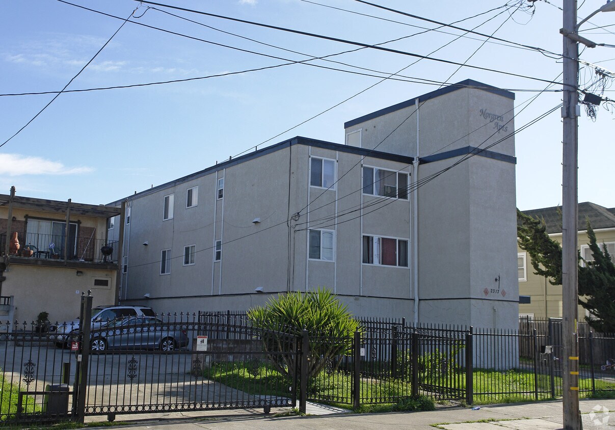 Building Photo - Norgren Apts