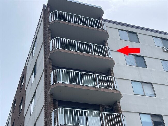 Foto del edificio - 151 Coolidge Ave