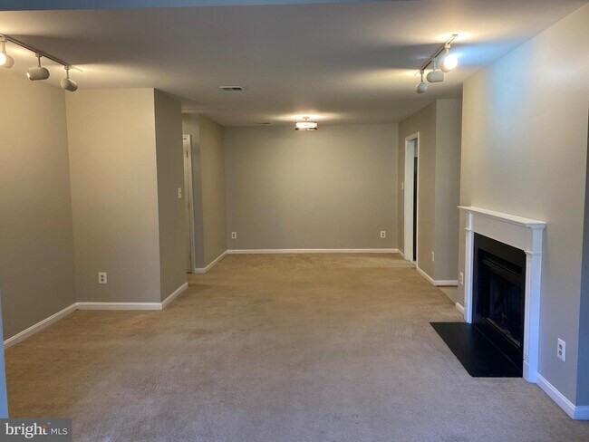 Foto del edificio - 2822 Lee Oaks Pl