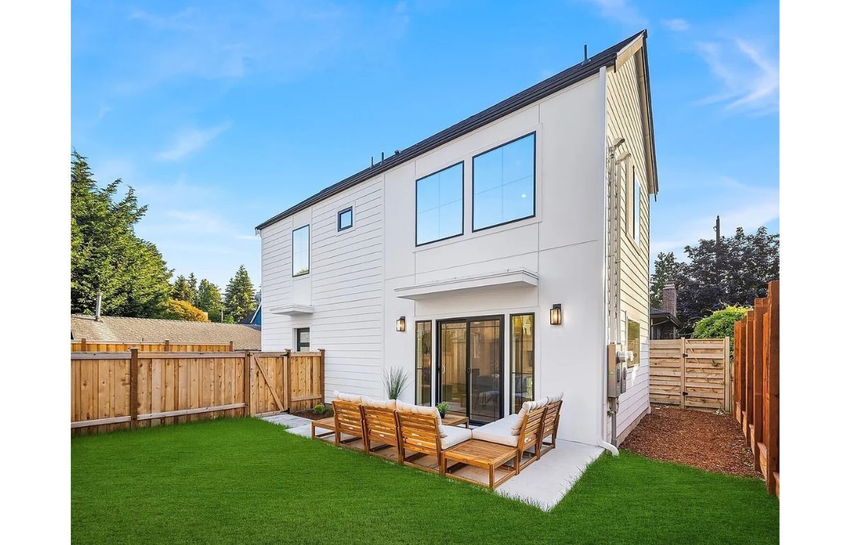 Foto principal - 9224 36th Ave SW