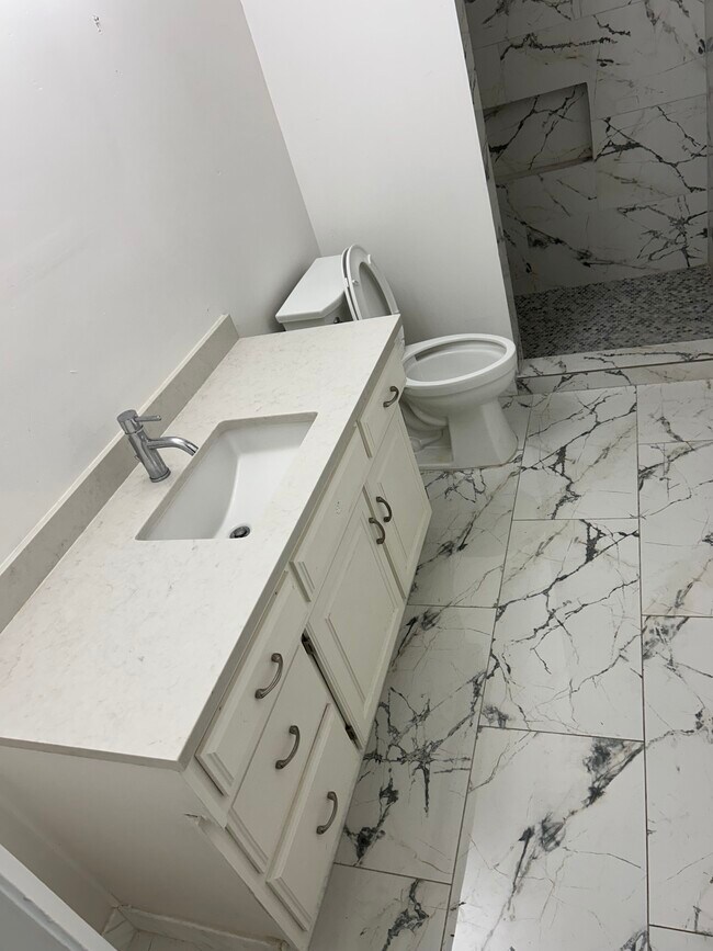 Building Photo - 2725 Ponderosa Dr