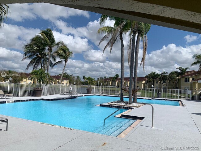 Building Photo - 12870 Vista Isles Dr