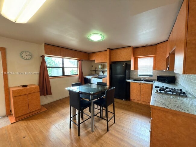 Foto del edificio - 11460 NW 37th St