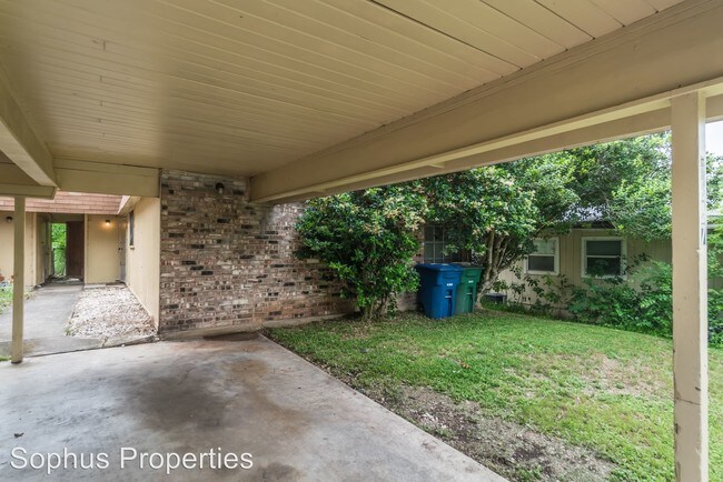 Building Photo - 5829-5829 Sundance Ln