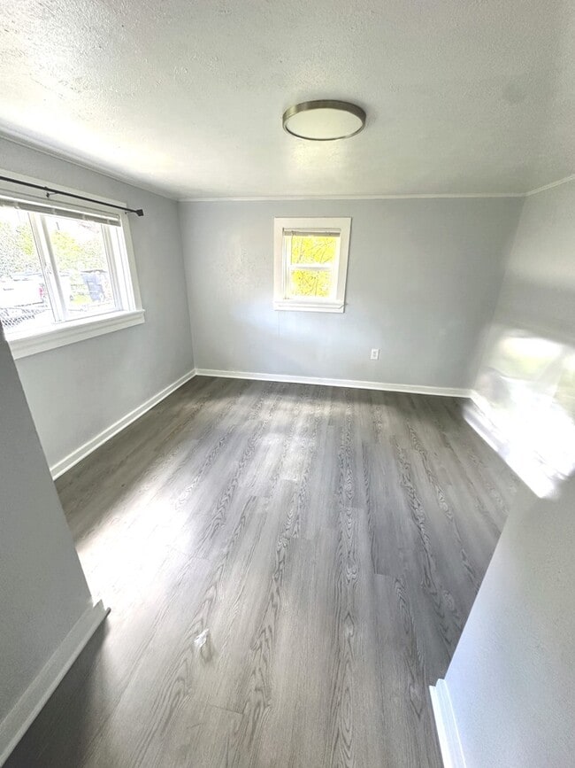 Building Photo - 833 1/2 Bross Street