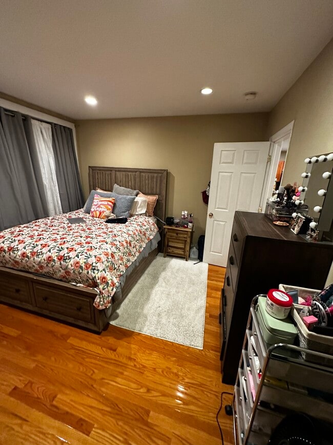 Building Photo - 328 St Paul St