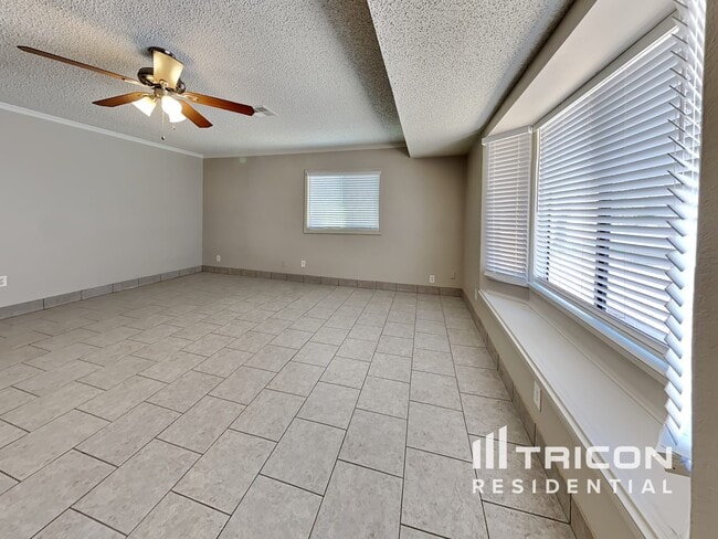 Building Photo - 19037 N 2nd Avenue Phoenix AZ