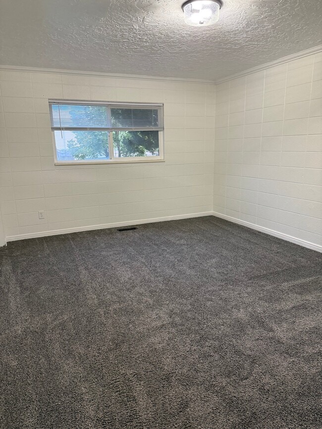 Building Photo - 251 W 400 N