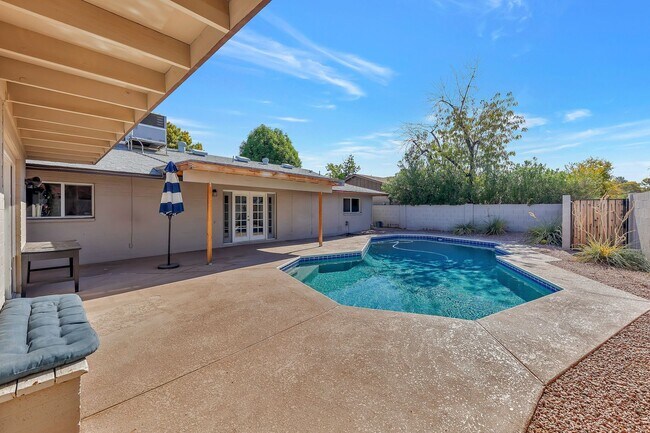 Building Photo - 5-Bedroom Tempe Home with Private Pool, Guest House & Garage Near ASU