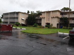 Building Photo - 2562 Garden Dr N
