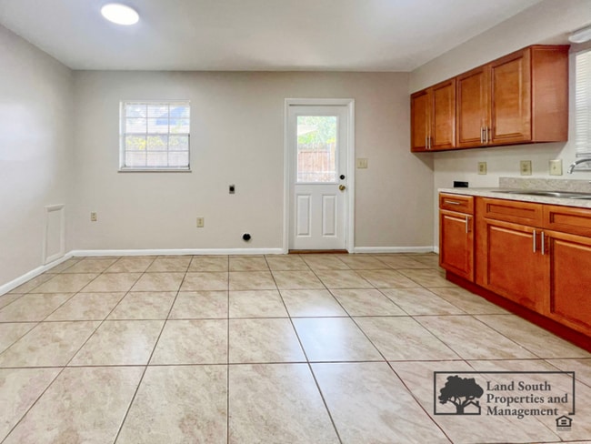 Building Photo - 2628 S Palmeden Dr