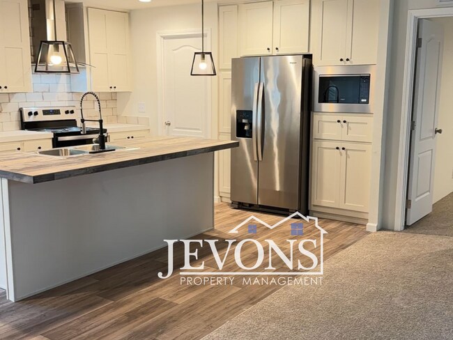 Foto del edificio - Charming Maple Valley Home on a Quiet Residential Street