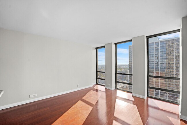 Building Photo - 1660 N La Salle Dr